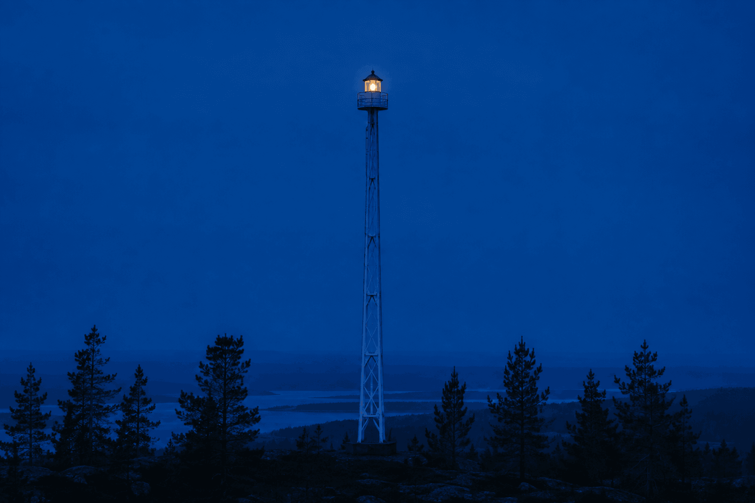 Bractan Range: Steel column on inland ridge, rear leading light